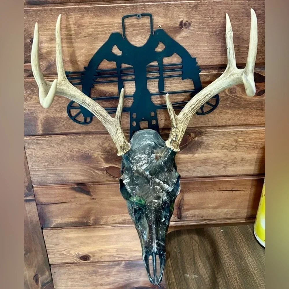 New deer hangers for skulll mounts hunting/taxidermy metal bow with arrows